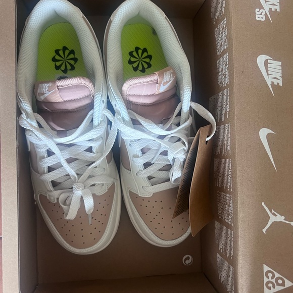 Nike Dunks Low Hemp/Sail - Picture 2 of 3